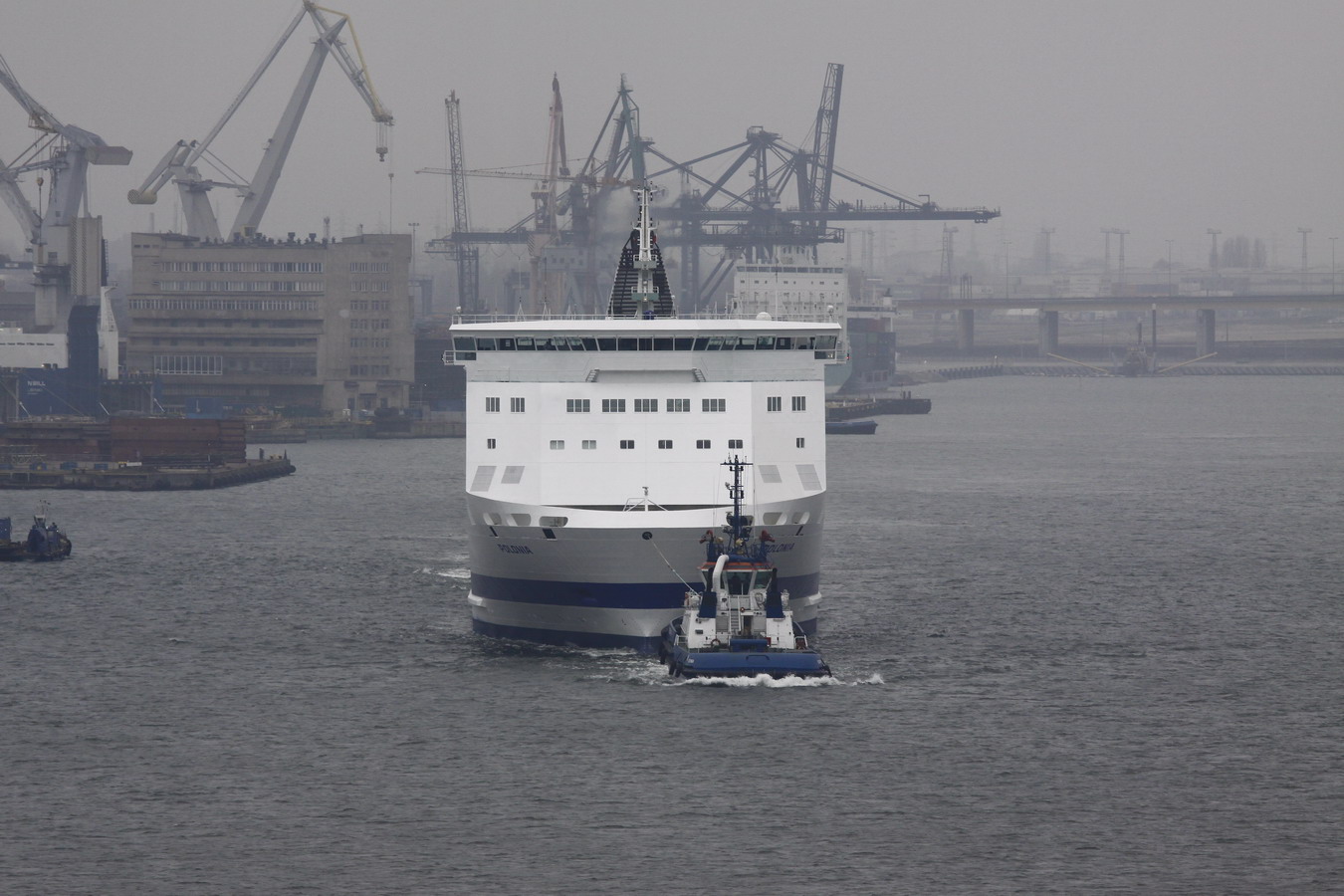 m/f Polonia opuszcza Gdynię Fot. PortalMorski.pl