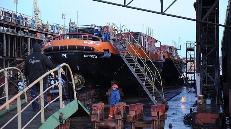 Lodołamacze w doku MSR Gryfia