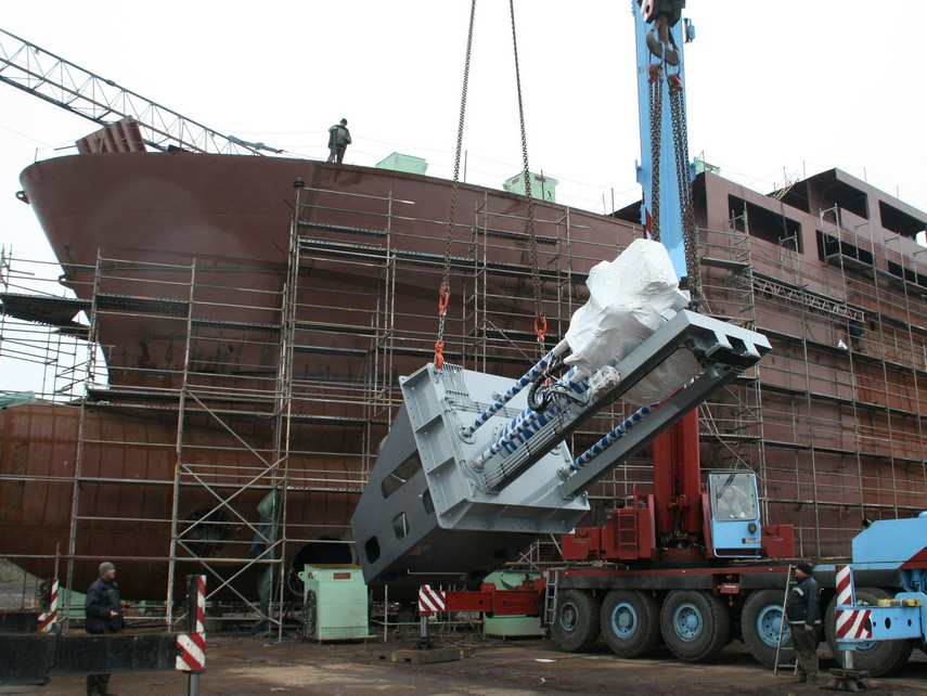 Pędnik azymutalny Veth przed instalacją w kadłubie Acta Orion