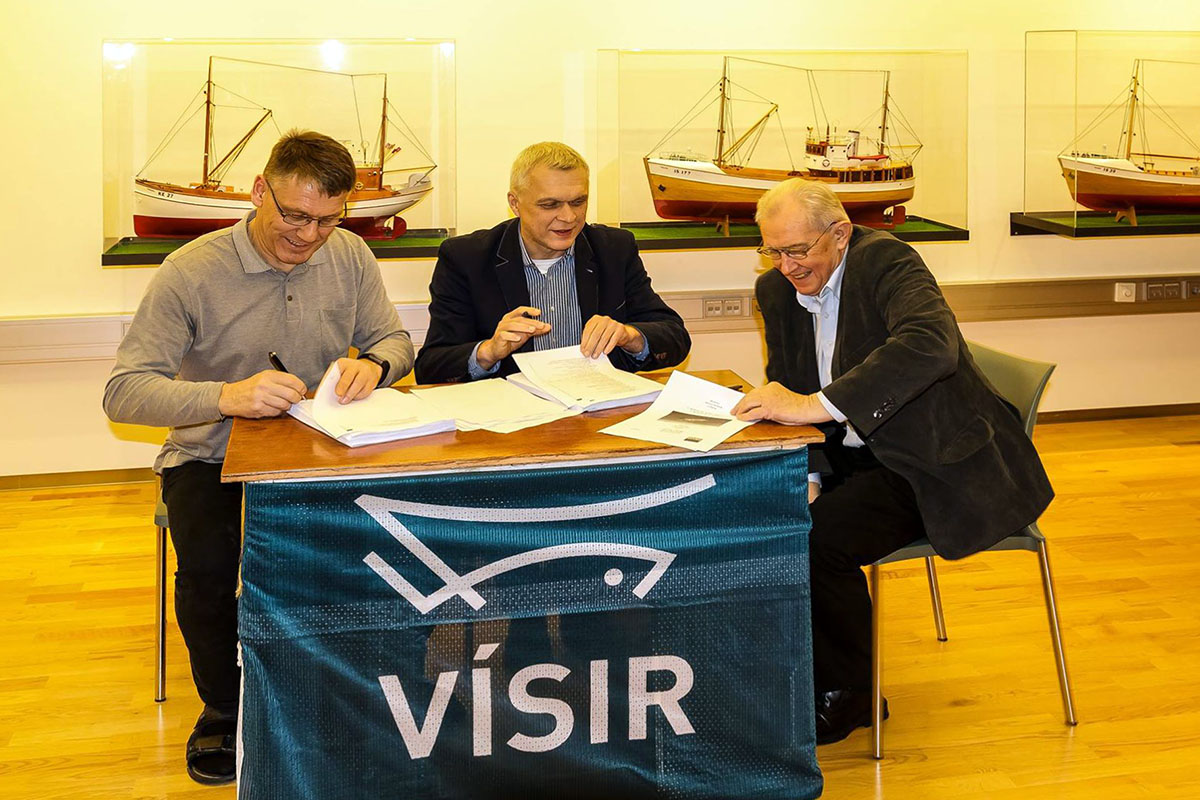 Podpisanie kontraktu między stocznią Alkor a islandzkim armatorem Visir hr.