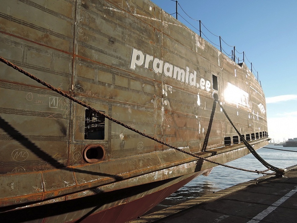 Prom Piret krótko po wodowaniu, przy nabrzeżu byłej Stoczni Gdynia SA