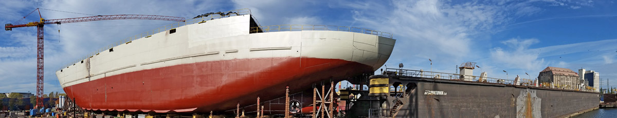 Kadłub arktycznego kontenerowca dla RAL przed rozpoczęciem przesuwania na dok pływający