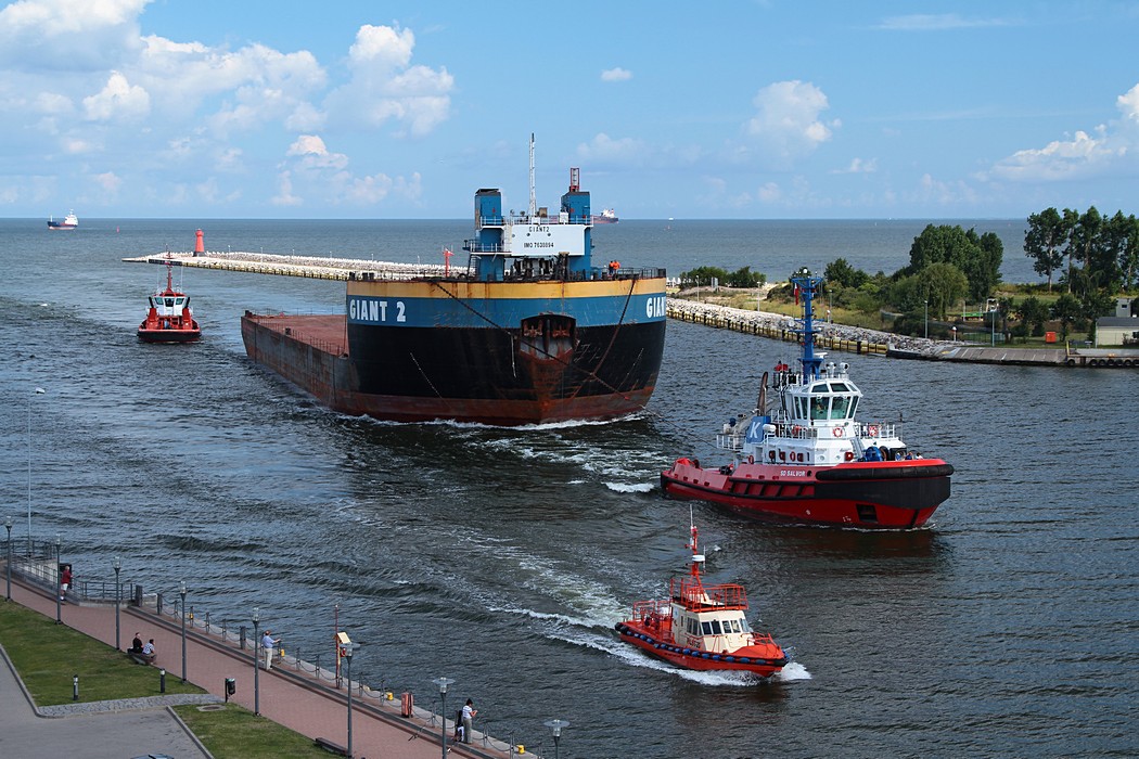 Giant 2 wprowadzany do portu Gdańsk Giant 2 wprowadzany do portu Gdańsk