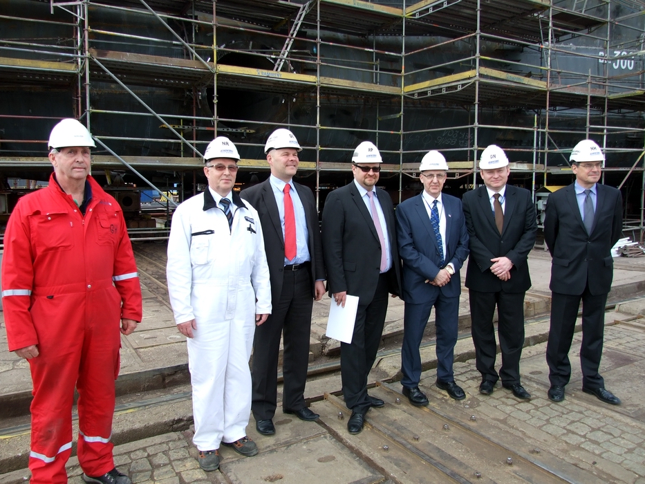 Przedstawiciele stoczni i armatora po wodowaniu