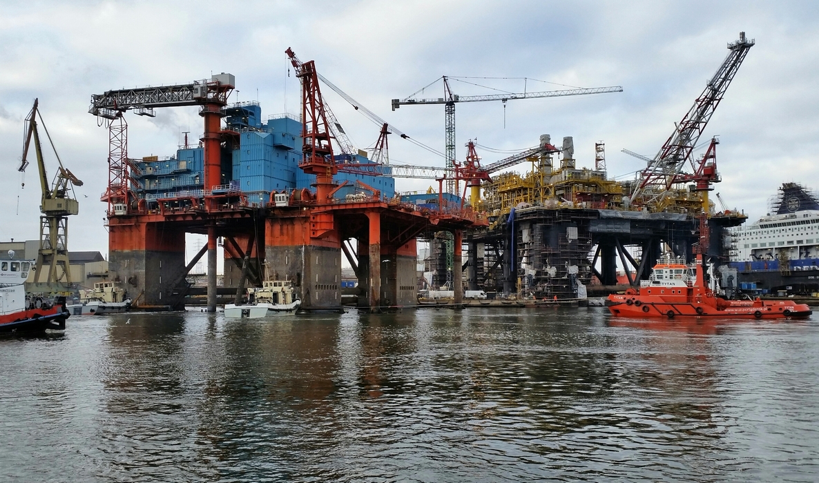 Safe Bristolia zacumowana została w Remontowej SA nieopodal platformy wydobywczej FPF-1