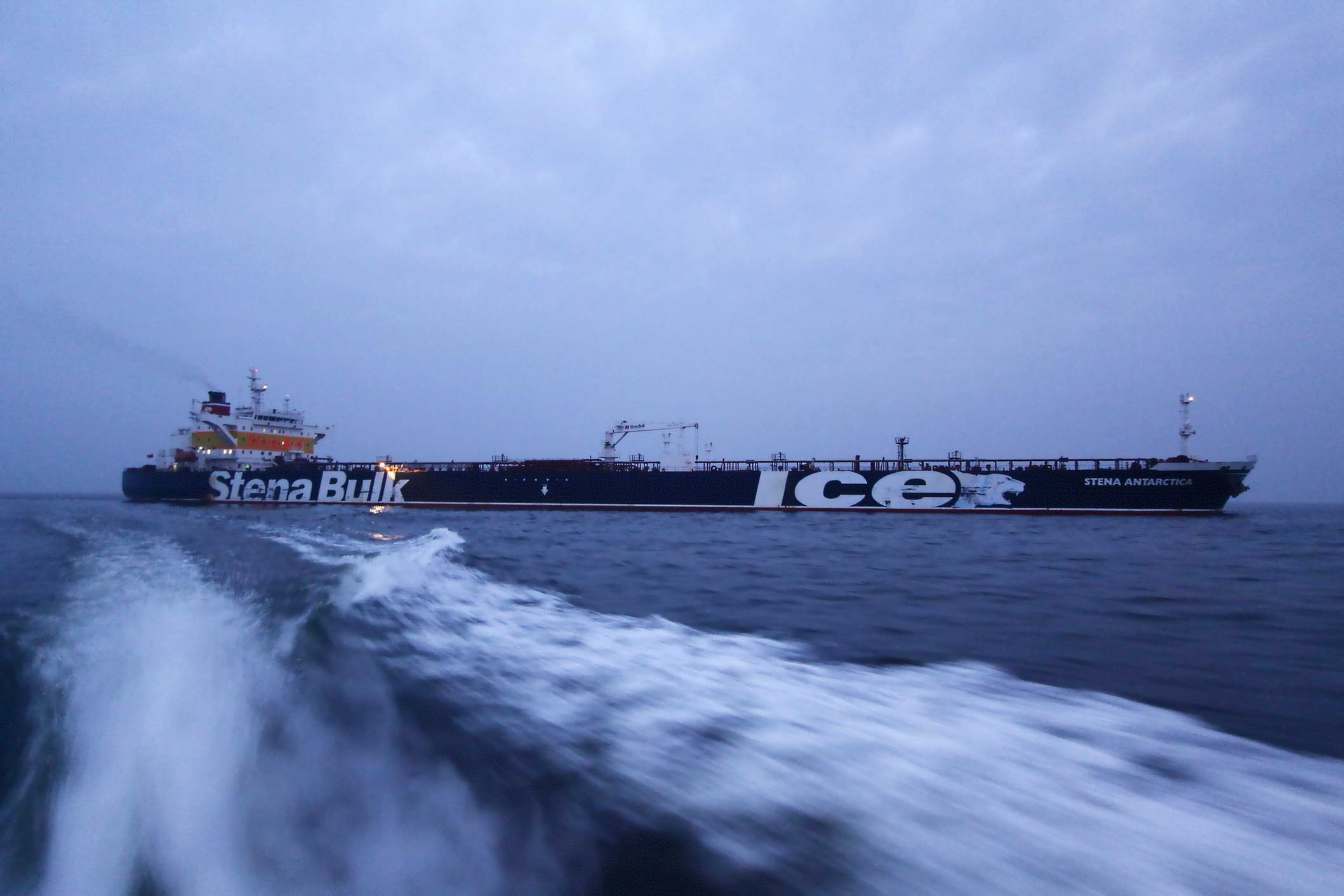 Zbiornikowiec Stena Antarctica na redzie