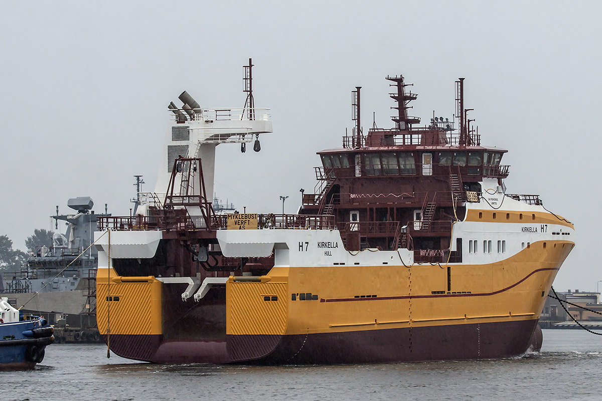 Kirkella jako częściowo wyposażony statek - wyholowanie ze stoczni Crist i portu Gdynia do głównego wykonawcy - stoczni norweskiej Myklebust