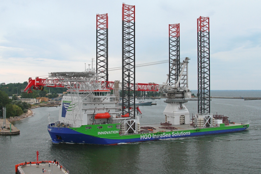 HLJV Innovation powracający do stoczni w Gdyni