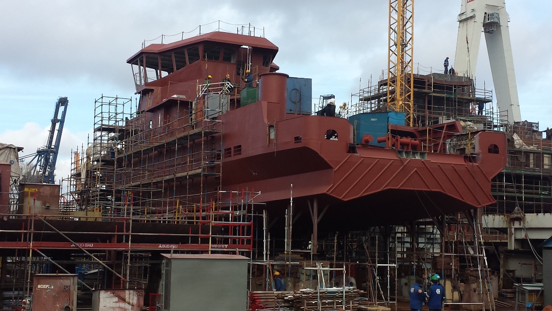 Kadłub statku Sirius dla stoczni francuskiej w trakcie budowy w stoczni Crist w Gdyni