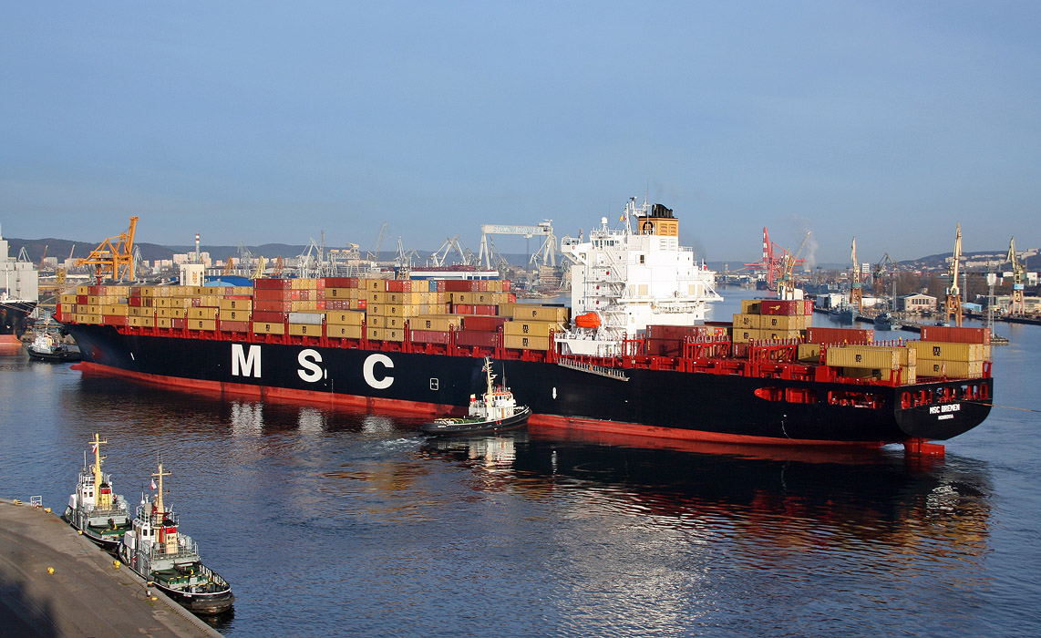 MSC Bremen, statek długości 294,10 m, nośności 67 033 t i ładowności 5029 TEU, na obrotnicy między nab. Polskim i Fińskim a Stocznią Marynarki Wojennej, 15 kwietnia 2007 roku MSC Bremen, statek długości 294,10 m, nośności 67 033 t i ładowności 5029 TEU, na obrotnicy między nab. Polskim i Fińskim a Stocznią Marynarki Wojennej, 15 kwietnia 2007 roku