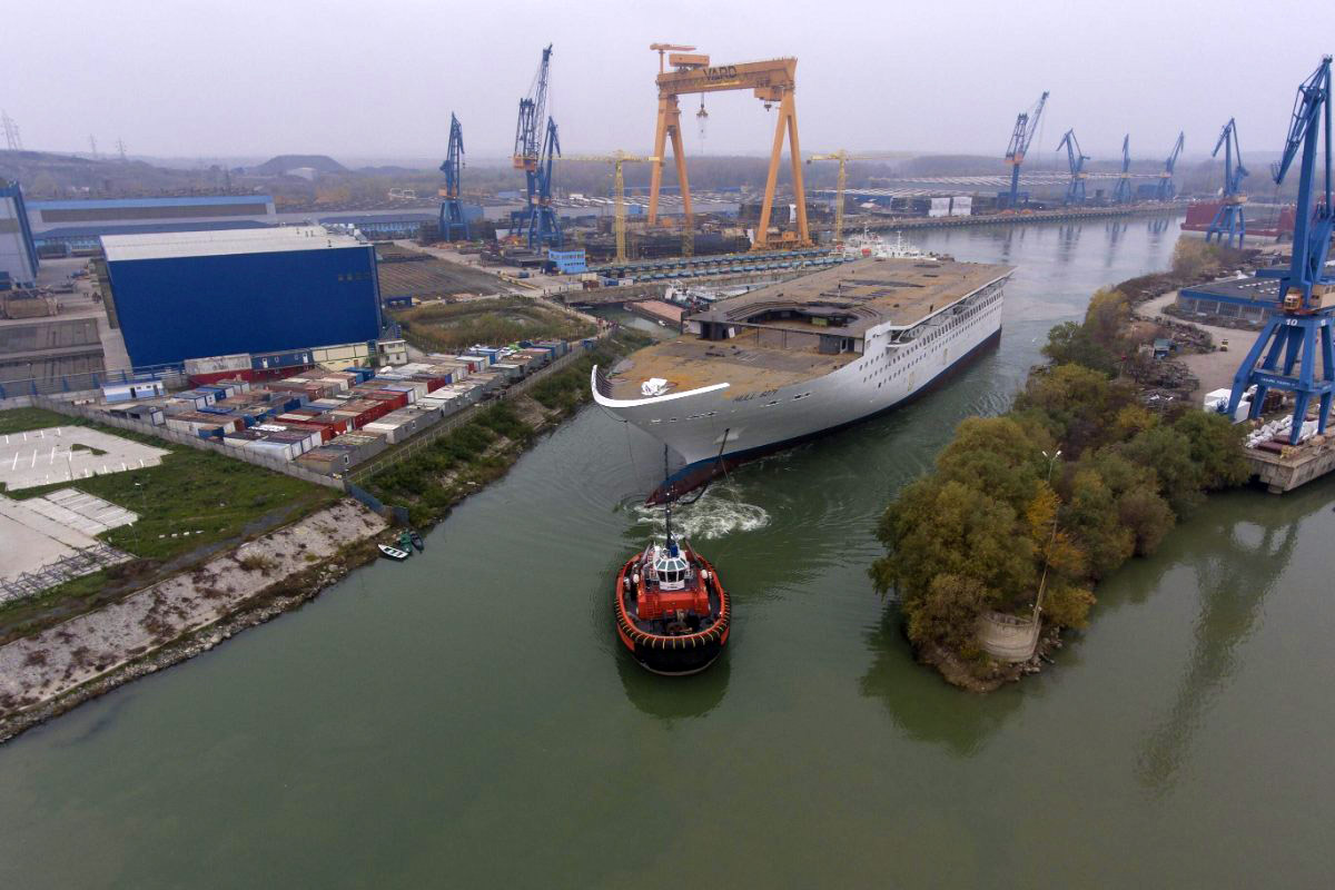 Wyholowanie części kadłuba statku wycieczkowego Costa Venezia ze stoczni Vard Tulcea w Rumunii