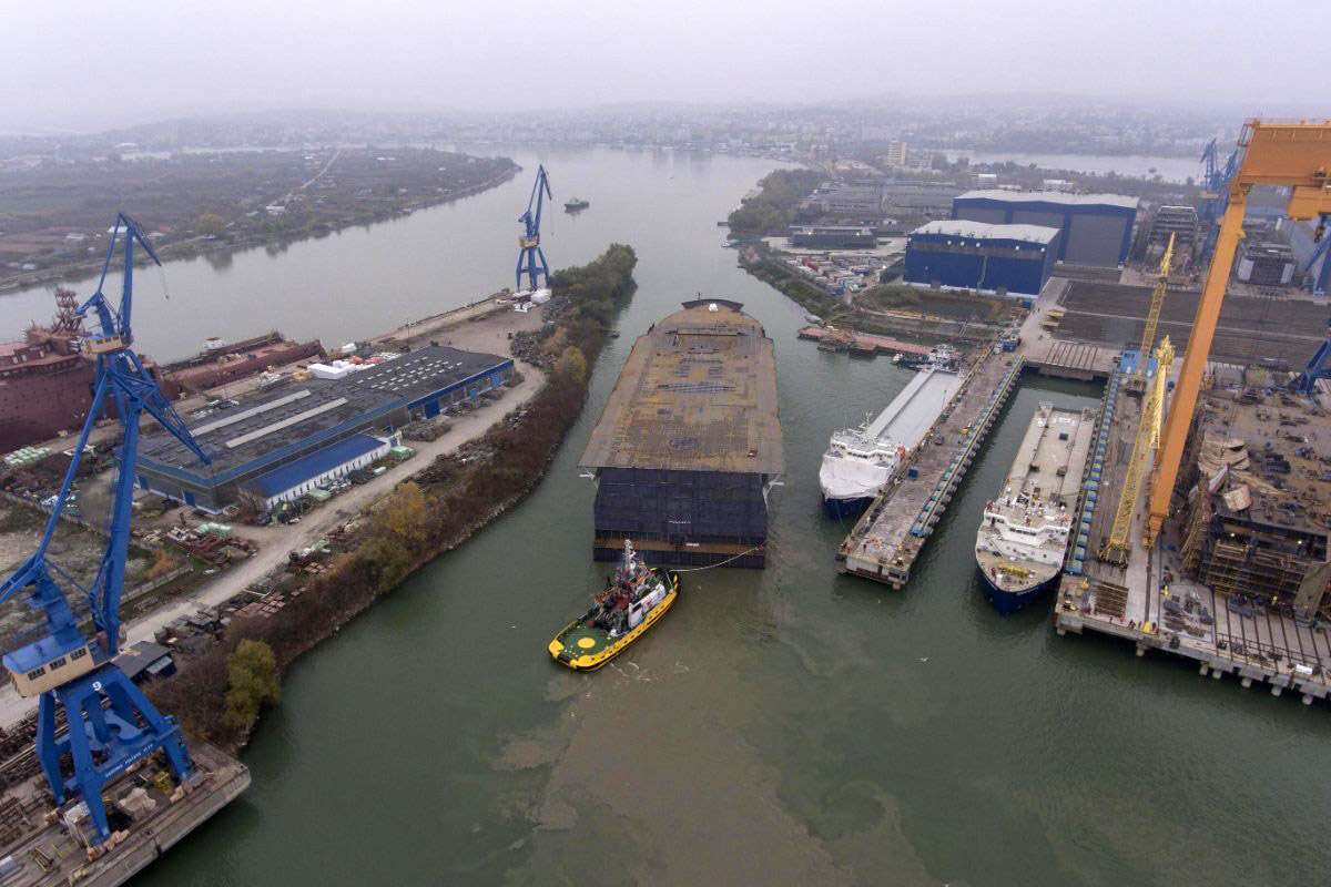 Wyholowanie części kadłuba statku wycieczkowego Costa Venezia ze stoczni Vard Tulcea w Rumunii