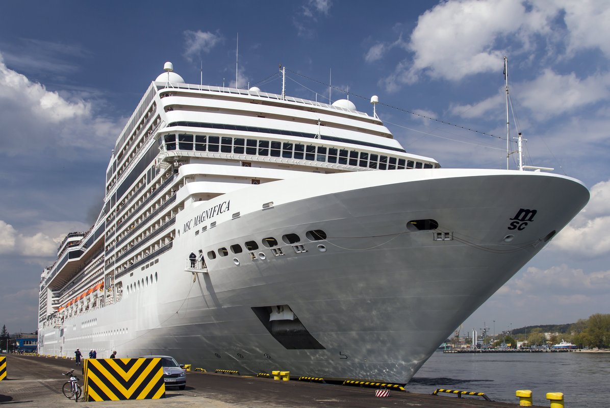 MSC Magnifica - cumowanie przy nab. Francuskim w Gdyni