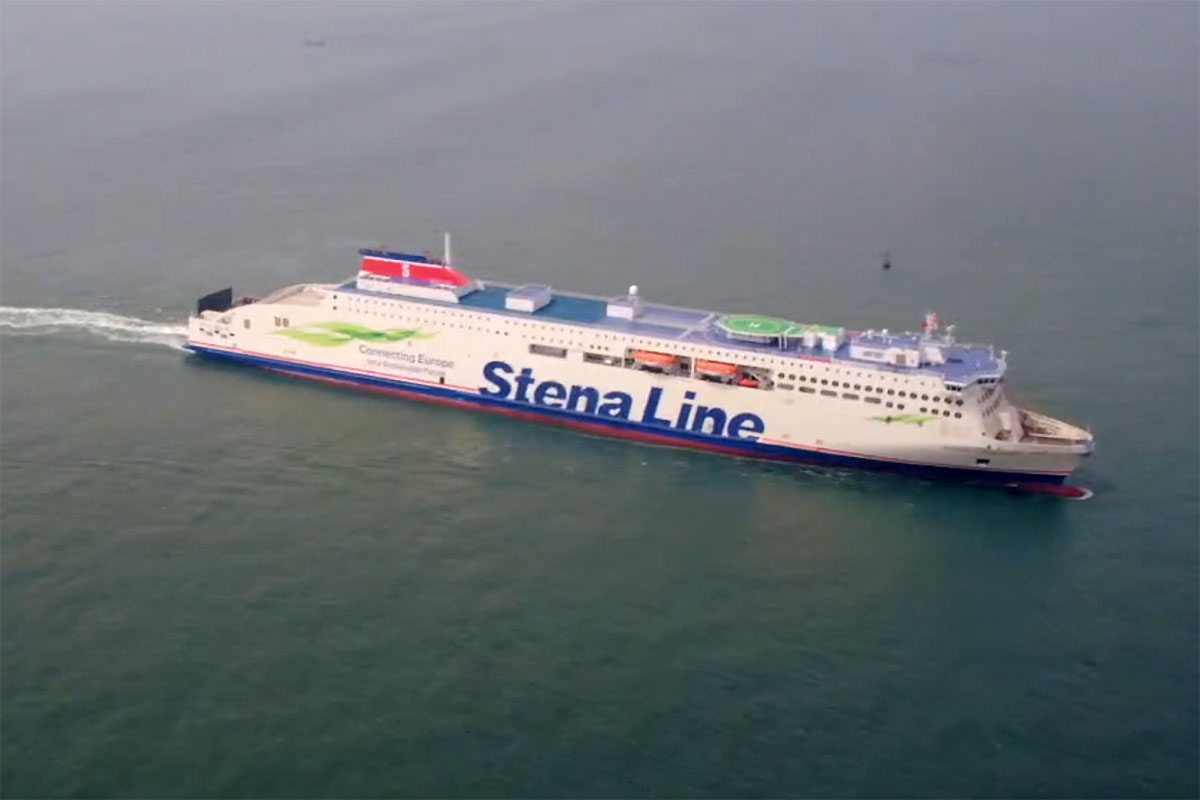 Stena Estelle - prom typu ro-pax, przekazany właśnie armatorowi przez stocznię chińską, przeznaczony do zatrudnienia na linii Gdynia - Karlskrona