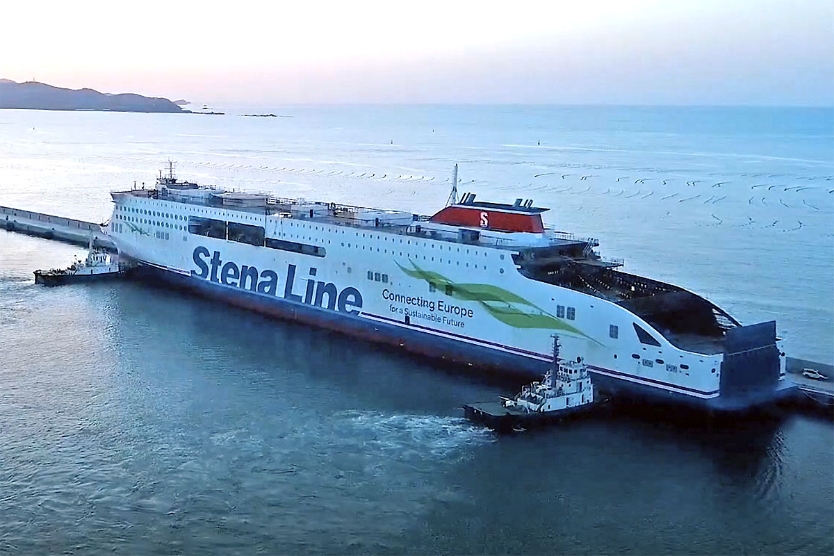 Stena Estelle - prom typu ro-pax, przekazany właśnie armatorowi przez stocznię chińską, przeznaczony do zatrudnienia na linii Gdynia - Karlskrona