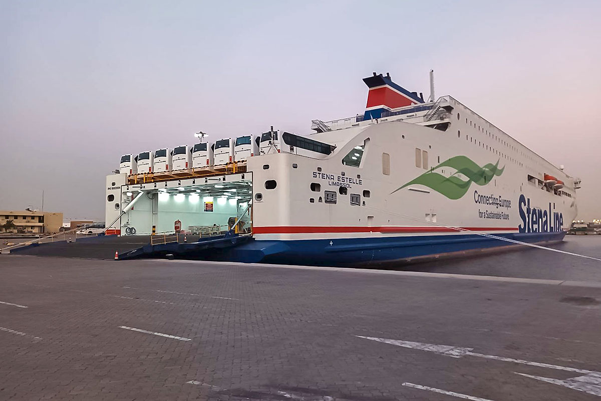 Załadunek w Jebel Ali - Stena Estelle w czasie rejsu ze stoczni w Chinach na Bałtyk od czerwca do sierpnia 2022 r.