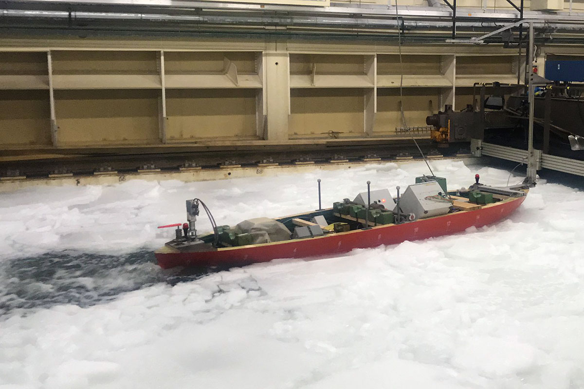 Próby modelowe lodołamacza w HSVA w Hamburgu