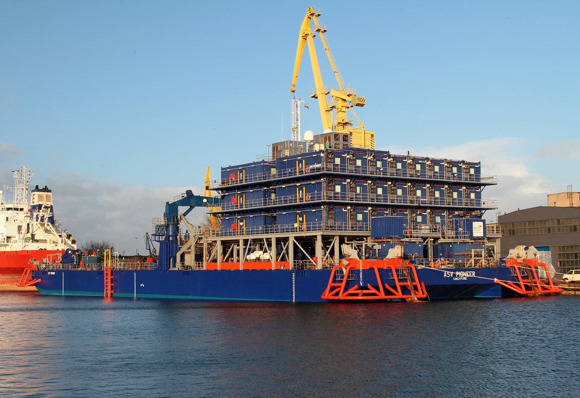 ASV przy nabrzeżu Remontowej SA