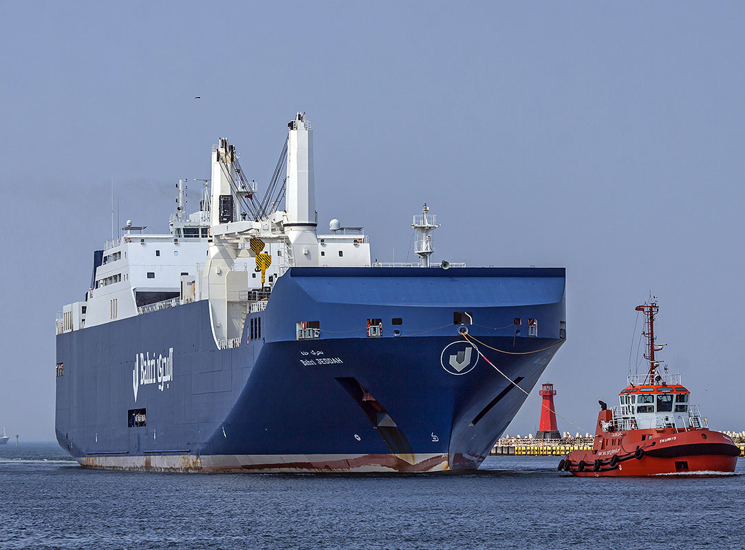 Statek ro-ro Bahri Jeddah w trakcie pierwszego wejścia do portu Gdańsk
