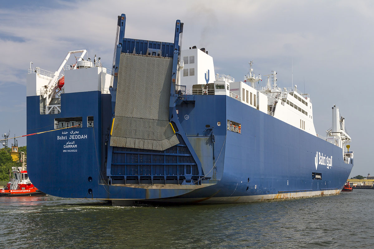 Statek ro-ro Bahri Jeddah w trakcie pierwszego wejścia do portu Gdańsk