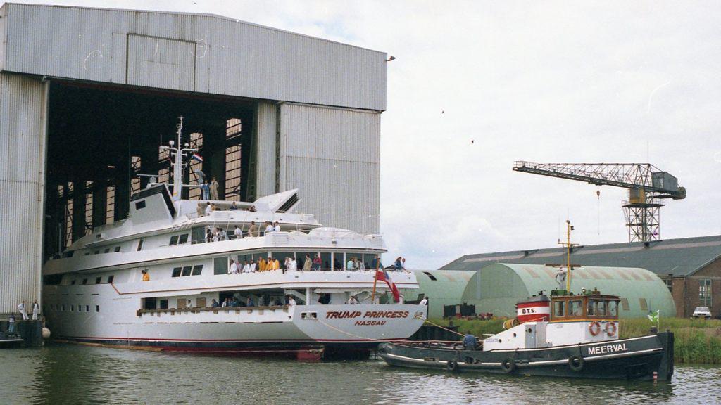 Wydokowanie Trump Princes po pracach w stoczni Amels