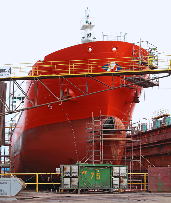 Coral Ivory na doku pływającym ''Remontowej'' SA