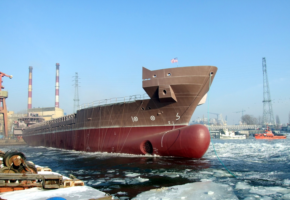 Statek PSV dla ECO po wodowaniu - widok od dziobu