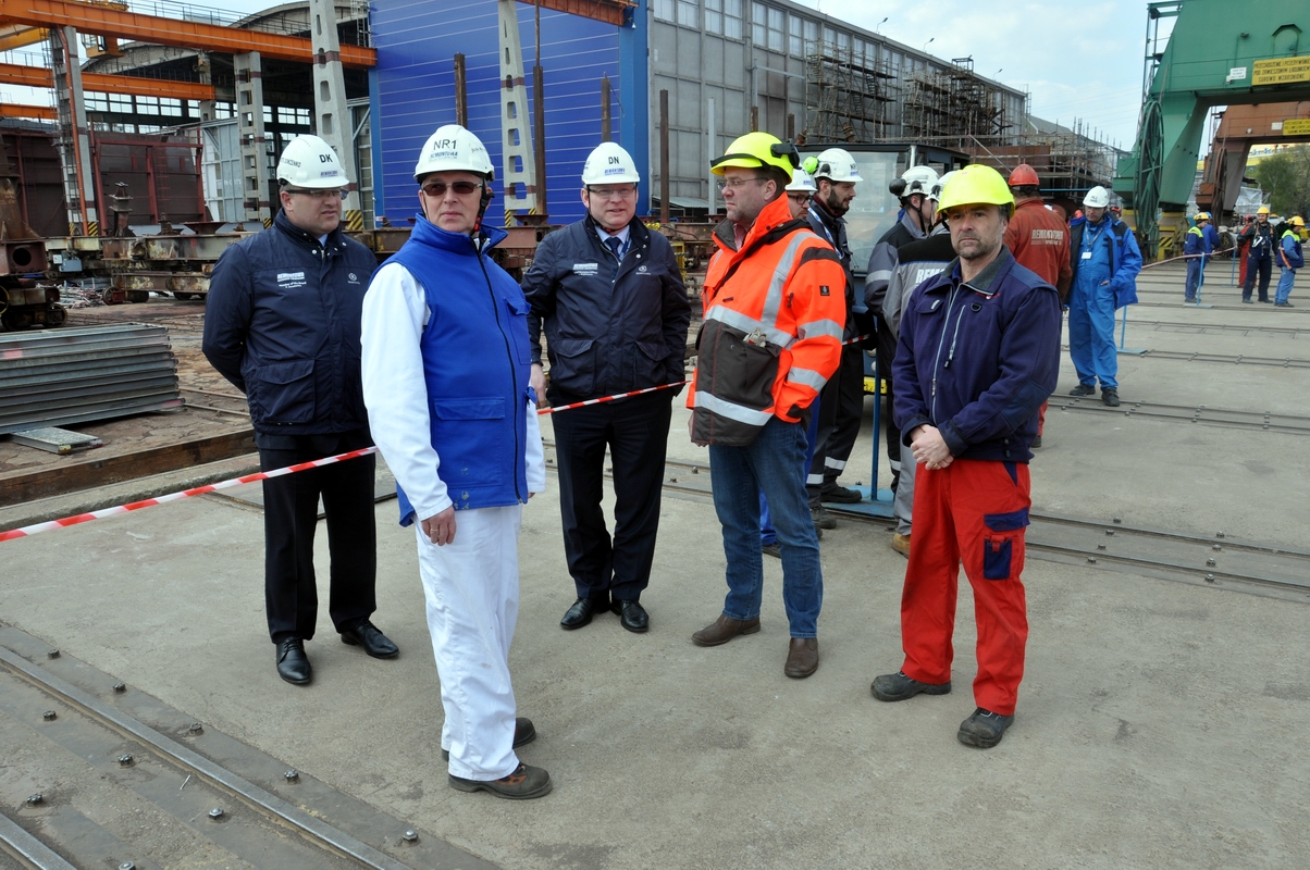 Przedstawiciele stoczni i armatora po wodowaniu