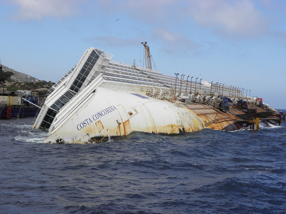 cruise liner crash italy