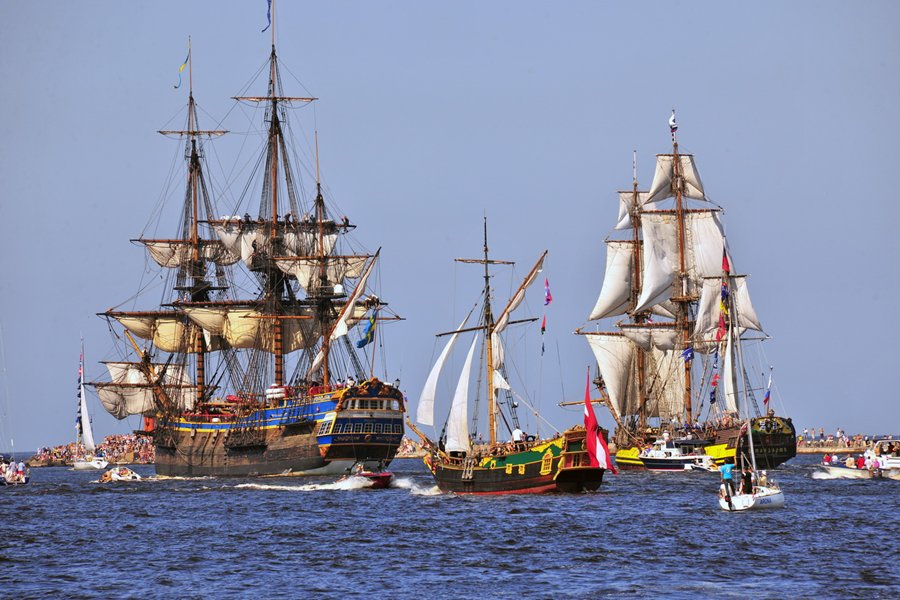 Parada replik historycznych żaglowców