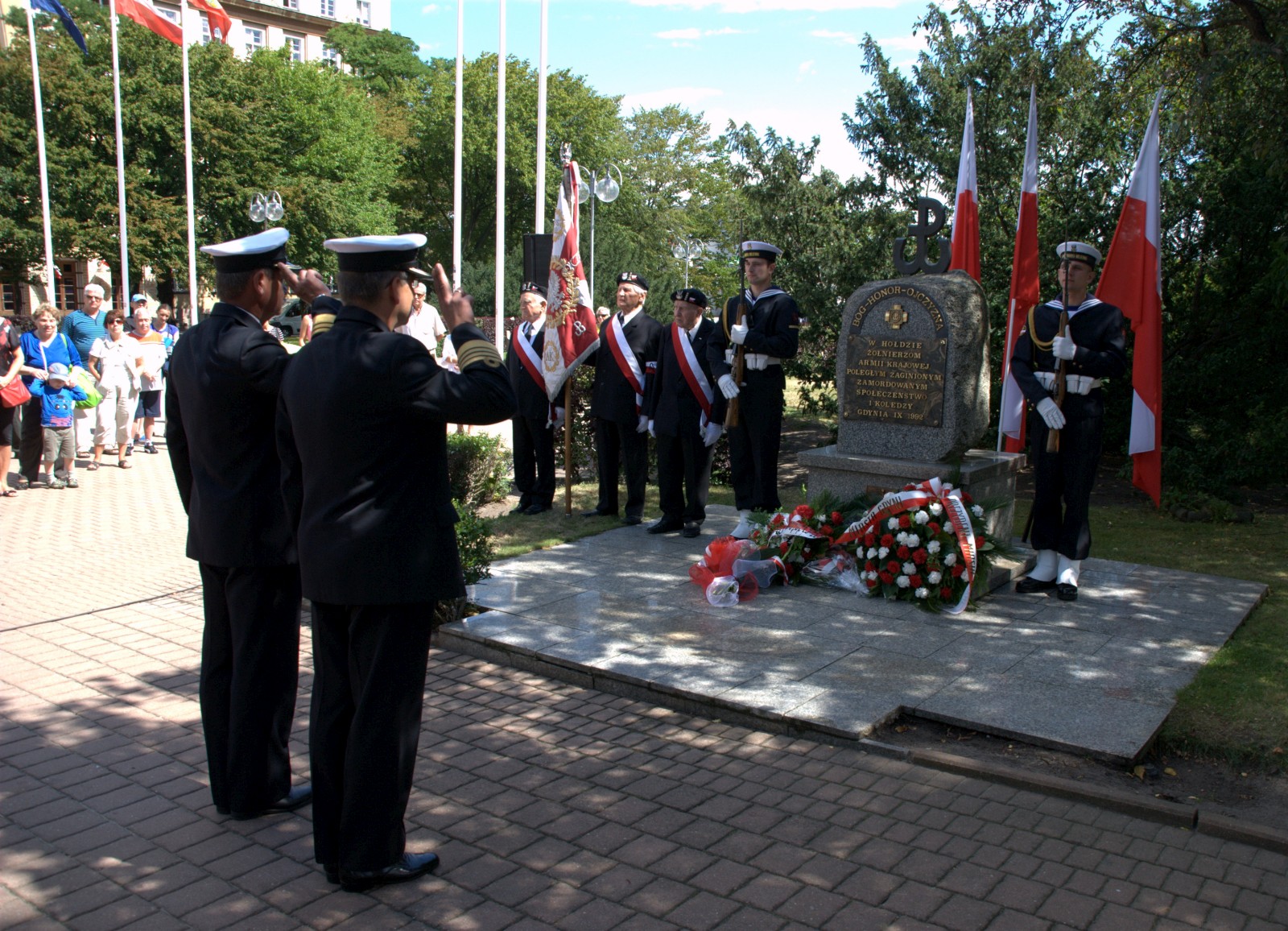 Marynarka Wojenna oddaje hołd powstańcom Marynarka Wojenna oddaje hołd powstańcom