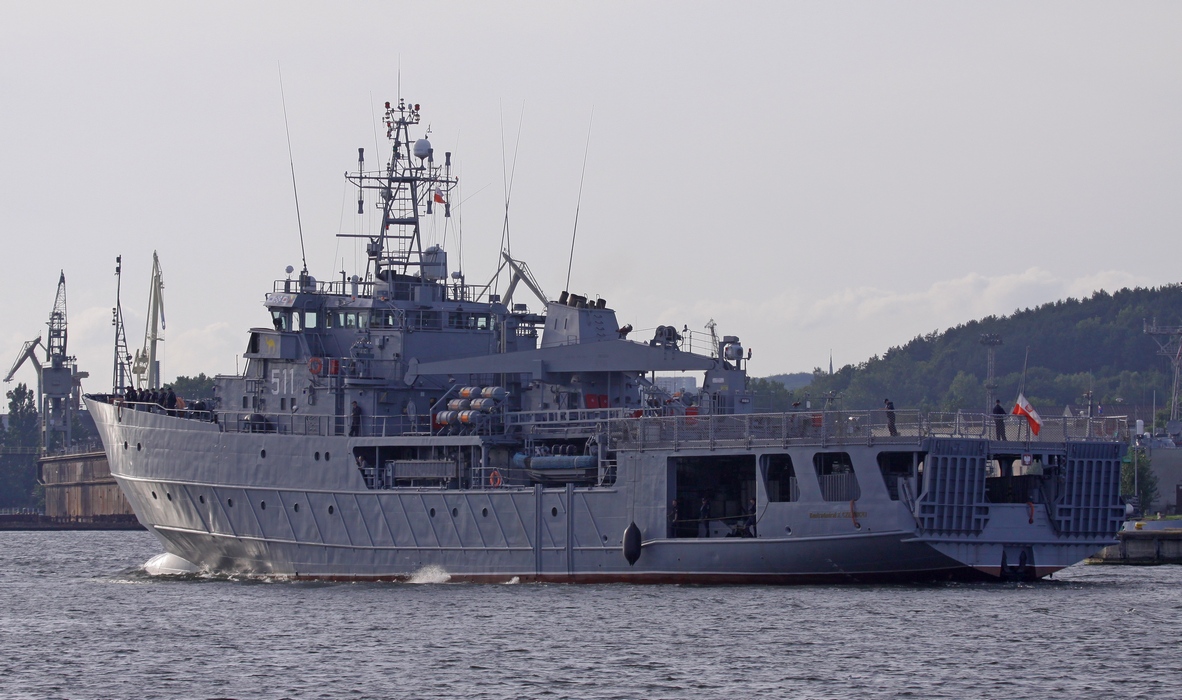 Kontradmirał Xawery Czernicki powracający z prób morskich w porcie Gdynia