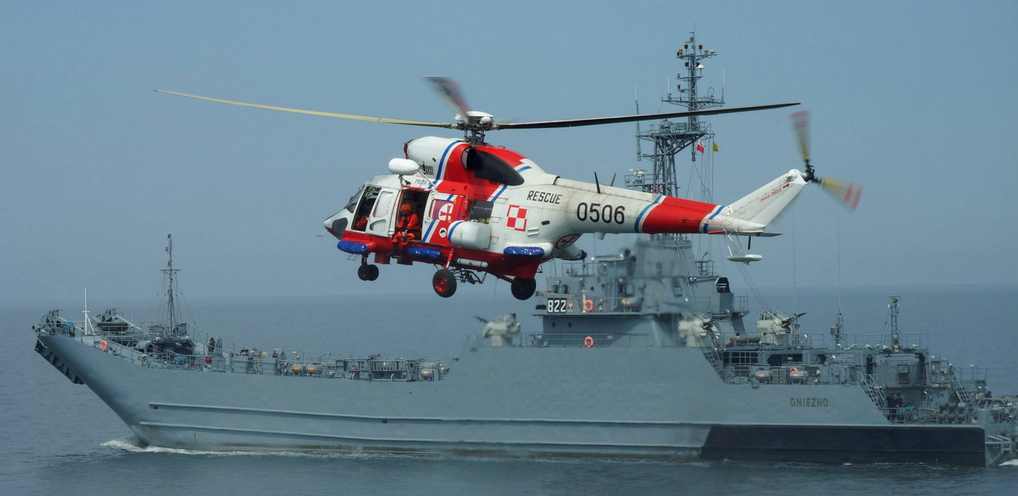 Śmigłowce z Grupy Lotniczej w Darłowie uczestniczyły w manewrach 8. Flotylli Obrony Wybrzeża na Zatoce Pomorskiej. Śmigłowce z Grupy Lotniczej w Darłowie uczestniczyły w manewrach 8. Flotylli Obrony Wybrzeża na Zatoce Pomorskiej.