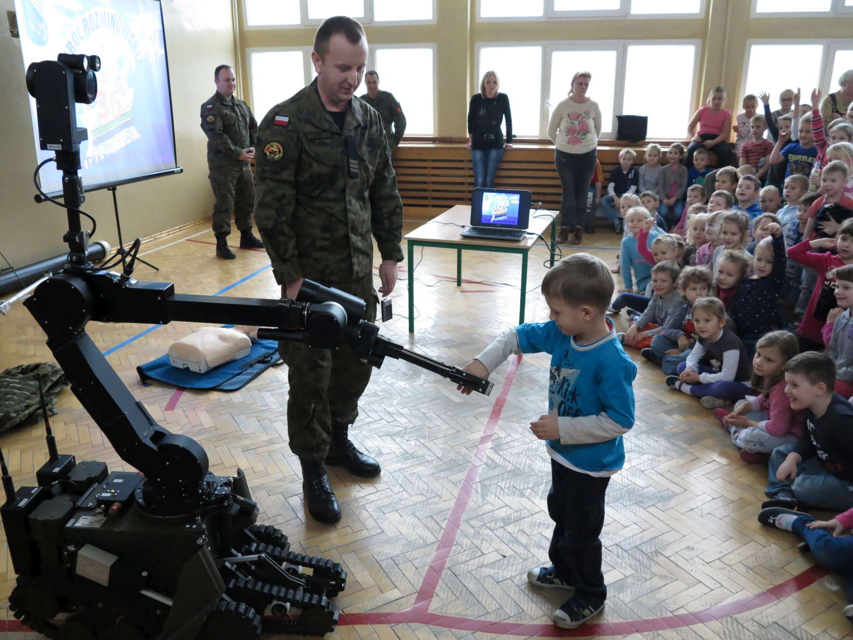 Saperska edukacja: Zardzewiała 'śmierć' ciągle groźna