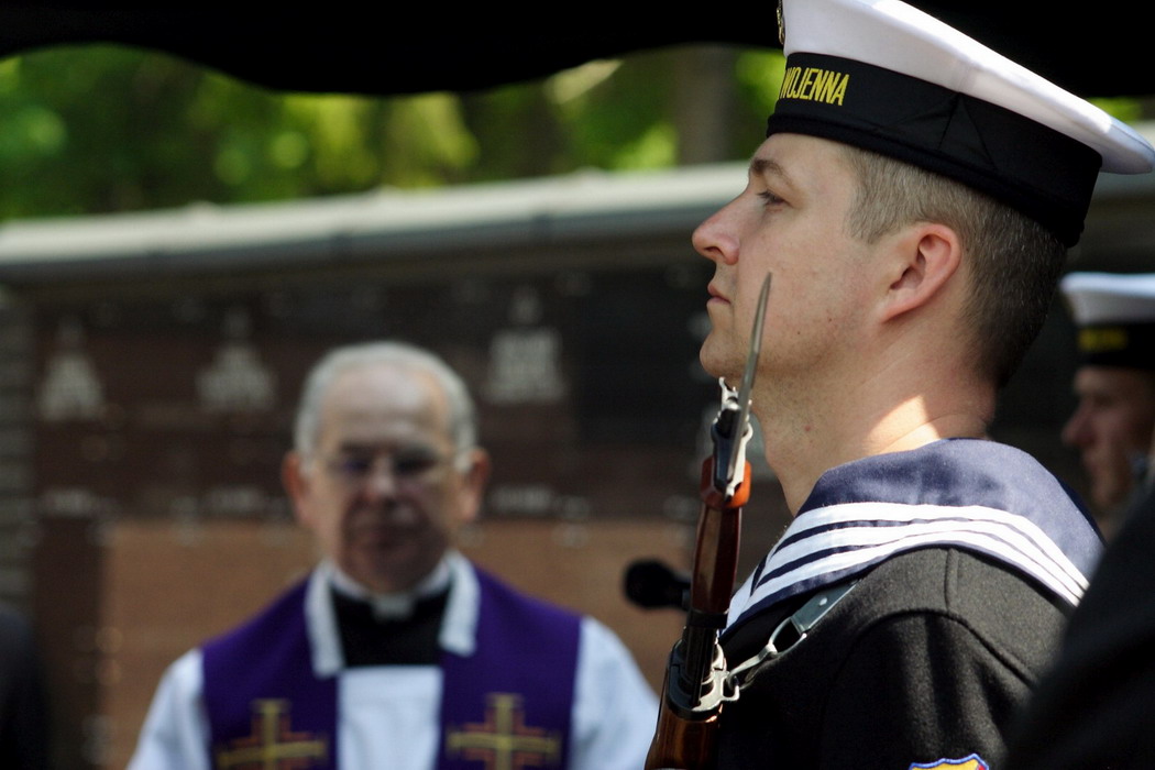 Uroczystości pogrzebowe odbyły się w honorowej asyście Marynarki Wojennej.