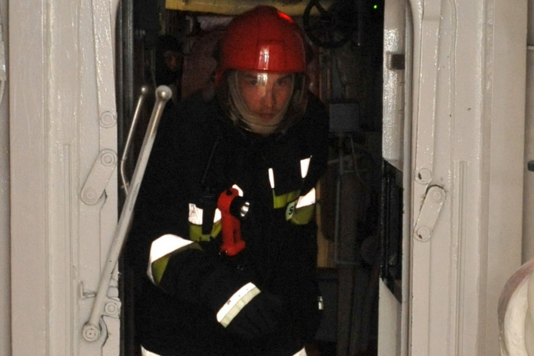 W środę, 23 kwietnia, na fregacie rakietowej ORP „Gen. T. Kościuszko” przeprowadzono ćwiczebny alarm pożarowy połączony z ewakuacją załogi W środę, 23 kwietnia, na fregacie rakietowej ORP „Gen. T. Kościuszko” przeprowadzono ćwiczebny alarm pożarowy połączony z ewakuacją załogi