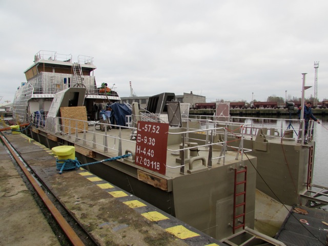 Montaż patrolowca przy nabrzeżu Bułgarskim