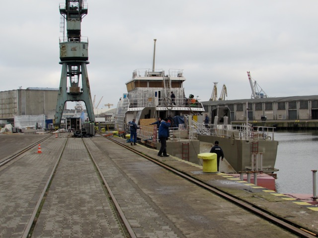 Montaż patrolowca przy nabrzeżu Bułgarskim