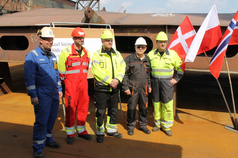 Nauta kładzie stępkę pod jednostkę do obsługi farm wiatrowych