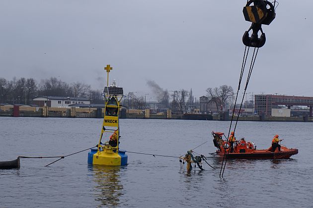 Akcja wydobycia z wody holownika Kuguar