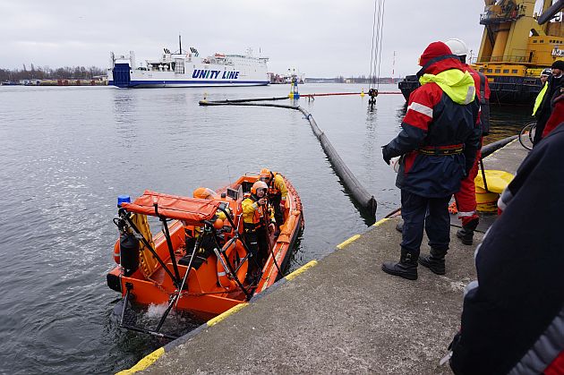 Akcja wydobycia z wody holownika Kuguar