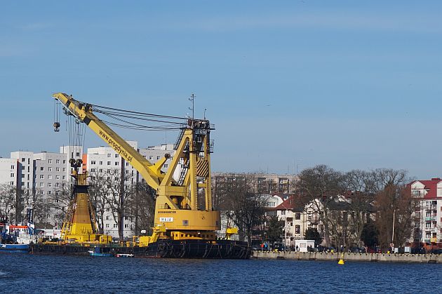 Świnoujście: akcja wydobycia zatopionego holownika rozpoczęta