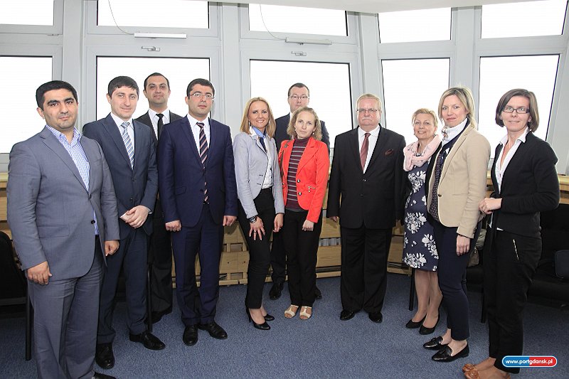 Na zakończenie wizyty, z wieży Kapitanatu Portu Północnego gościom zaprezentowano panoramę zewnętrznej części Portu Gdańsk i zlokalizowane tam terminale (Fot.: ZMPG)