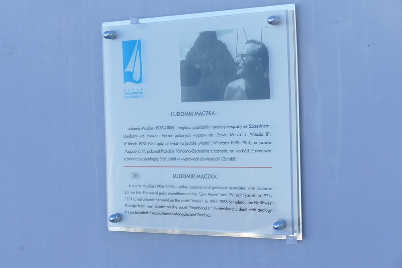 Tablica upamiętniająca żeglarza
