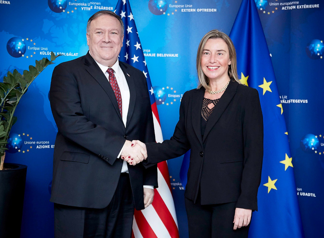 Szefowa dyplomacji UE Federica Mogherini i sekretarz stanu USA Mike Pompeo 