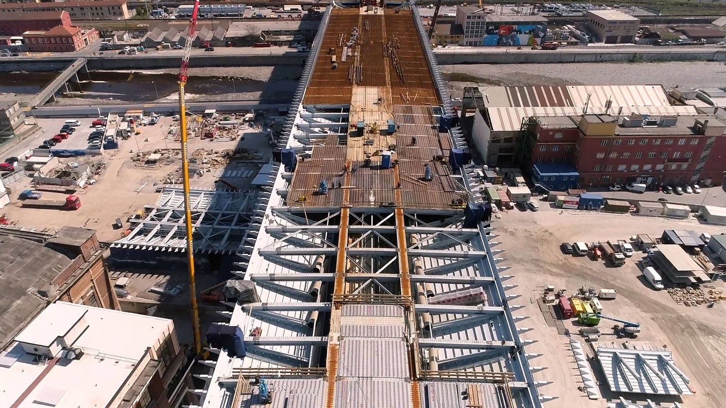 Nowy ''statek-most'' w Genui - budowa