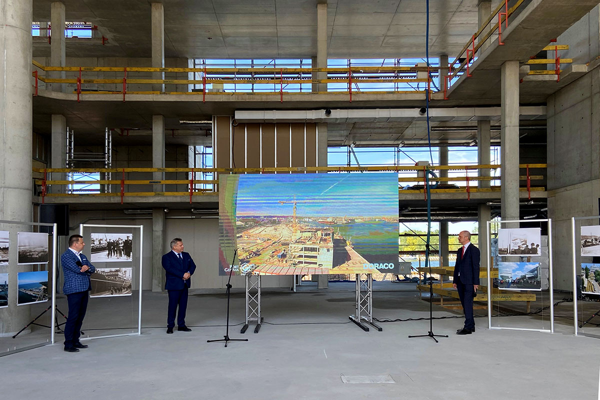 Wiecha na nowym terminalu promowym w Porcie Gdynia