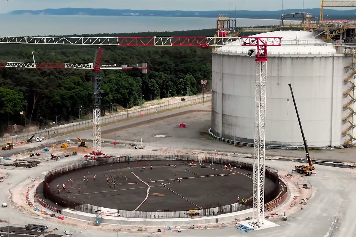 Fundament trzeciego zbiornika terminalu LNG w Świnoujściu gotowy