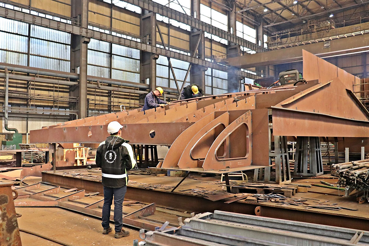 Budowa kadłuba okrętu patrolowego dla niemieckiej stoczni Fassmer w Stoczni Szczecińskiej ''Wulkan''