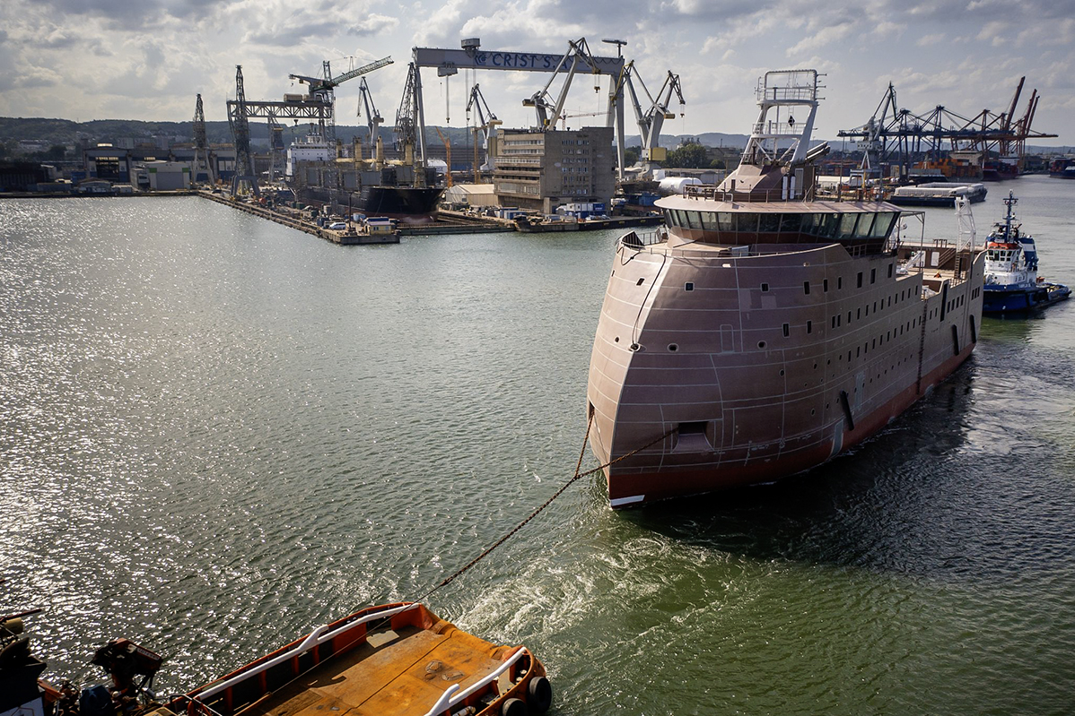 Stocznia CRIST przekazała kolejny częściowo wyposażony kadłub